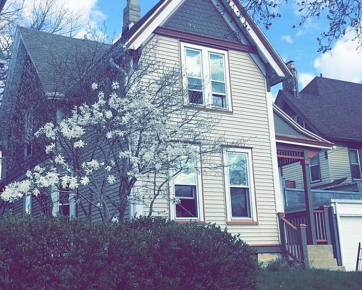 1664 N Astor St #UPPER — Photo 1