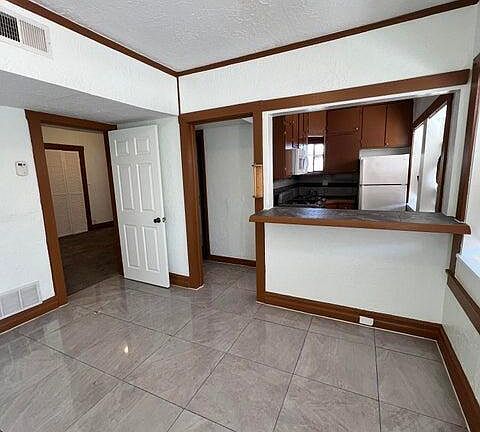 2nd image of 2920 Myles St