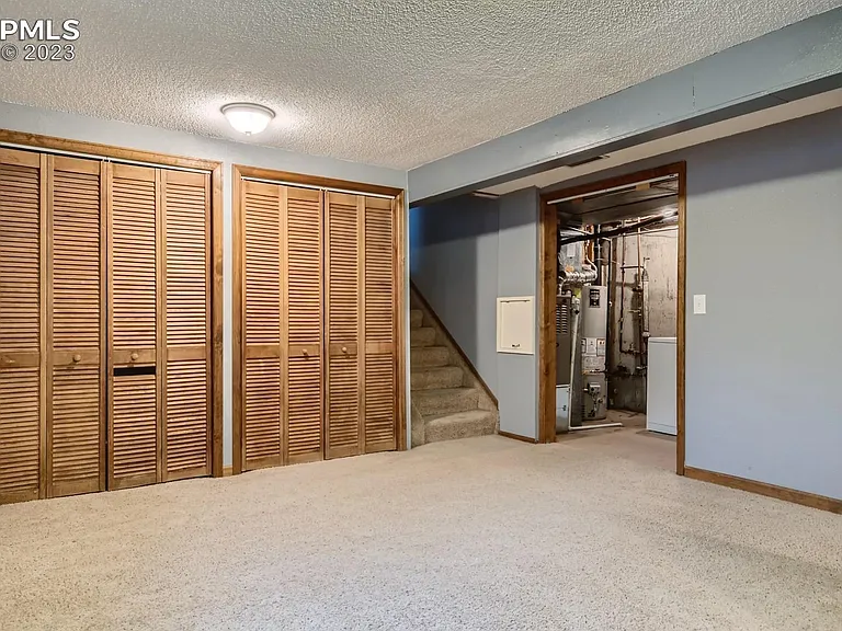 4890 W Old Farm Cir — Photo 4
