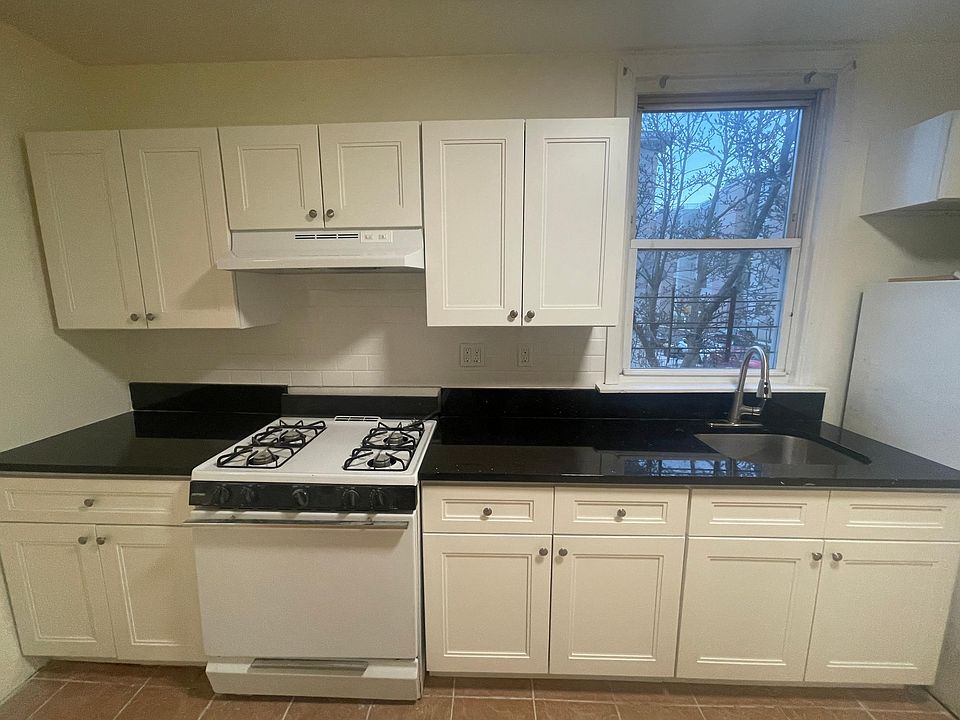 1st image of 3148 Grace Ave #1