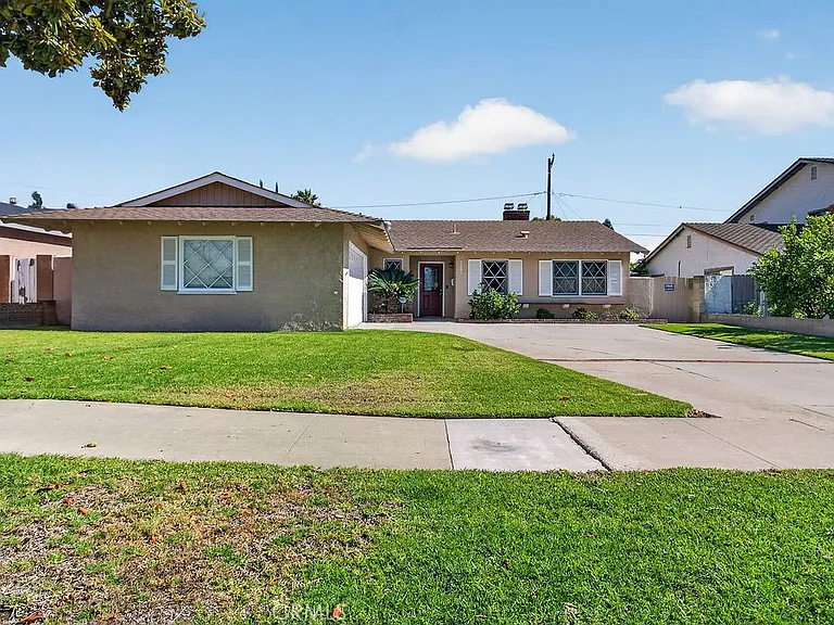 2310 E Monroe Ave — Photo 1