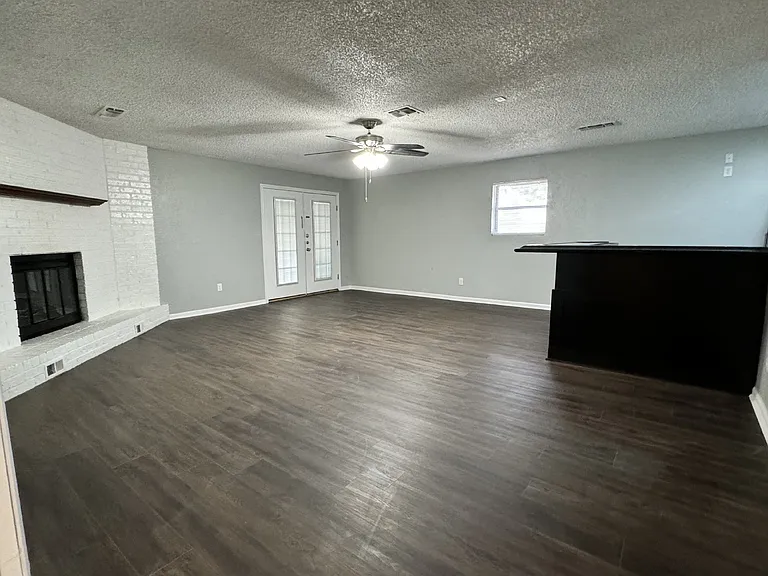140 Towne West Dr — Photo 22