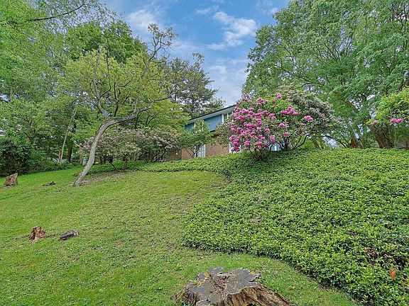 4th image of 52 Spruce Dr NE