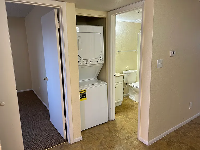 5223 W Myrtle Ave — Photo 4