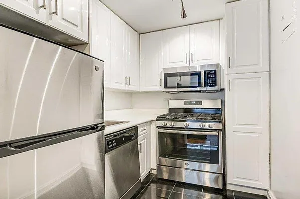 Rented by Anchor Associates | media 17