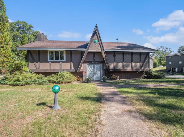18280 Alpine Ct, Spring Lake, MI 49456