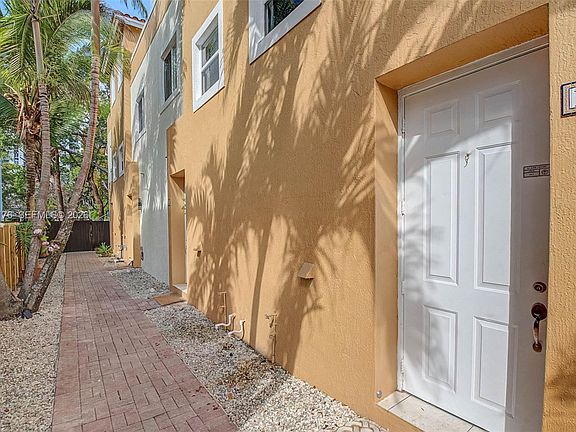 2nd image of 2945 Coconut Ave APT 1