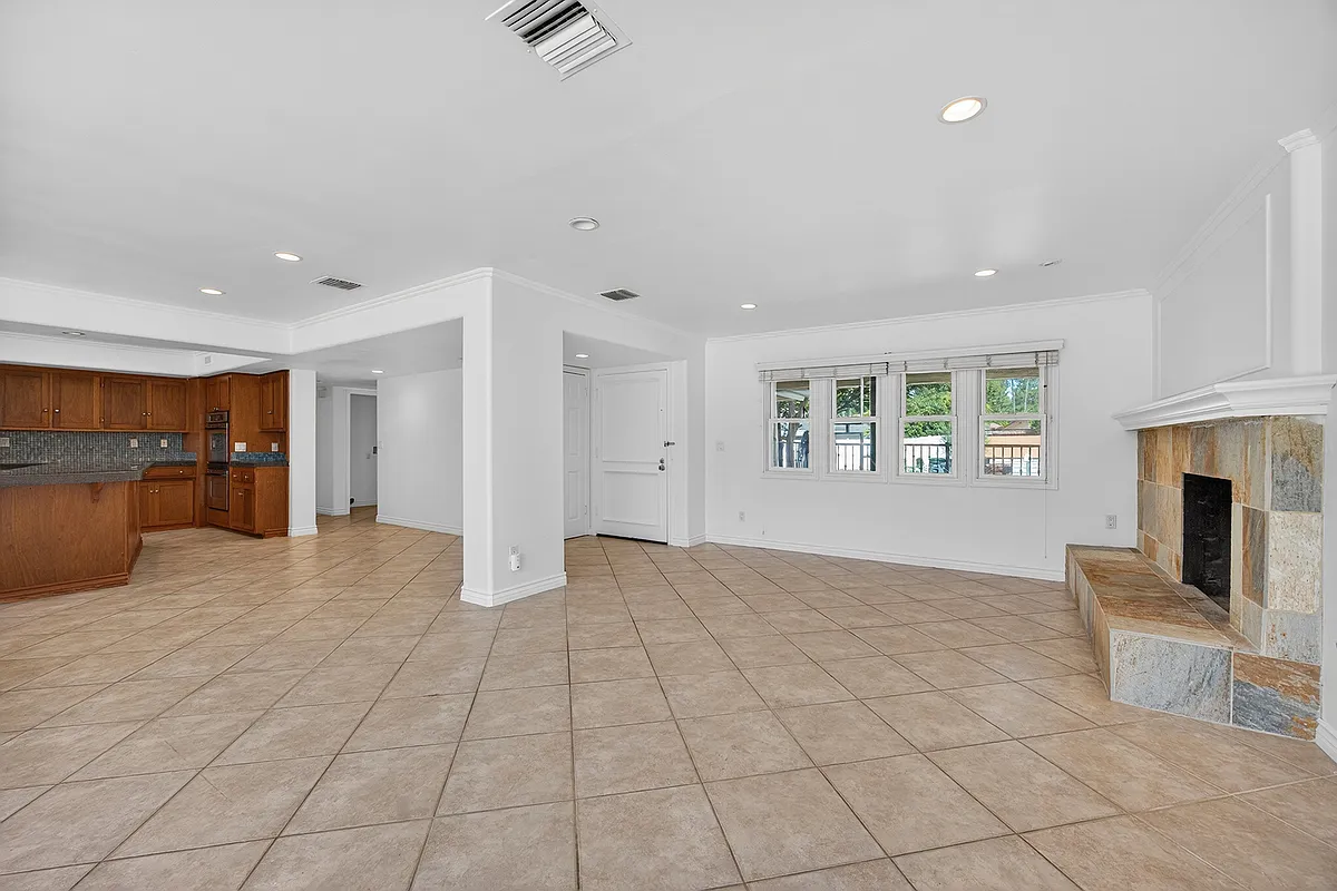 Building Photo - 5761 Stradella Rd