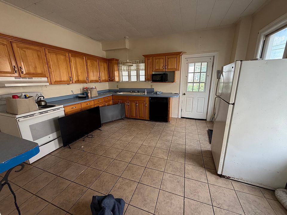 1st image of 202 S Main St
