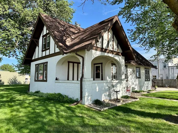 911 Main St, Wood River, NE 68883