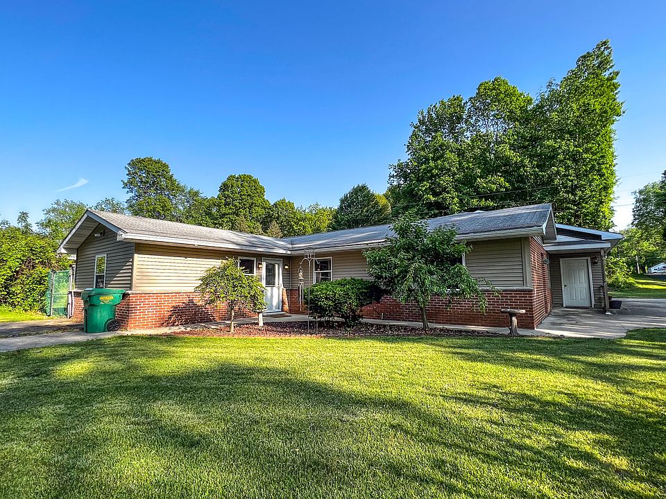 24677 Morton St, Dowagiac, MI 49047 Zillow