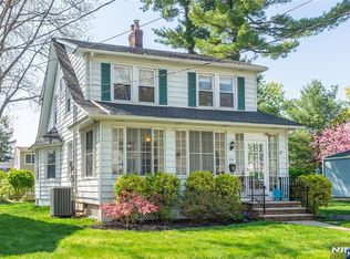 26 Warren Rd, Fair Lawn, NJ 07410