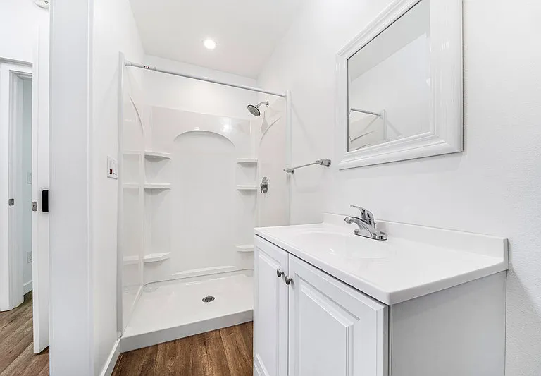 422 N Batavia St — Photo 24