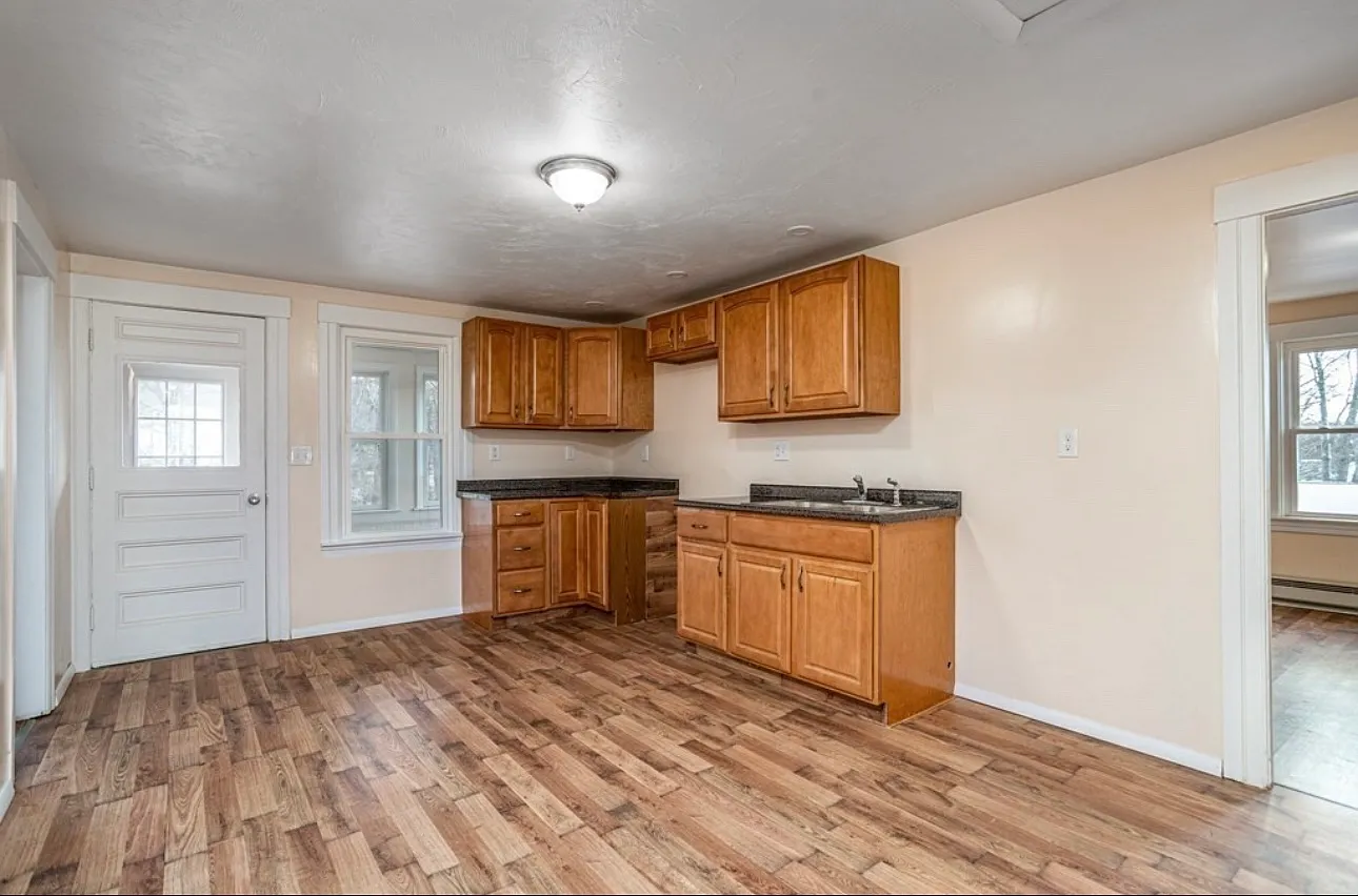 3 bed, $900 — Photo 4