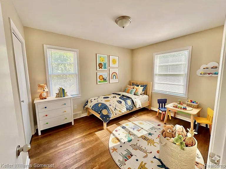 12753 Georgiana Ave — Photo 8