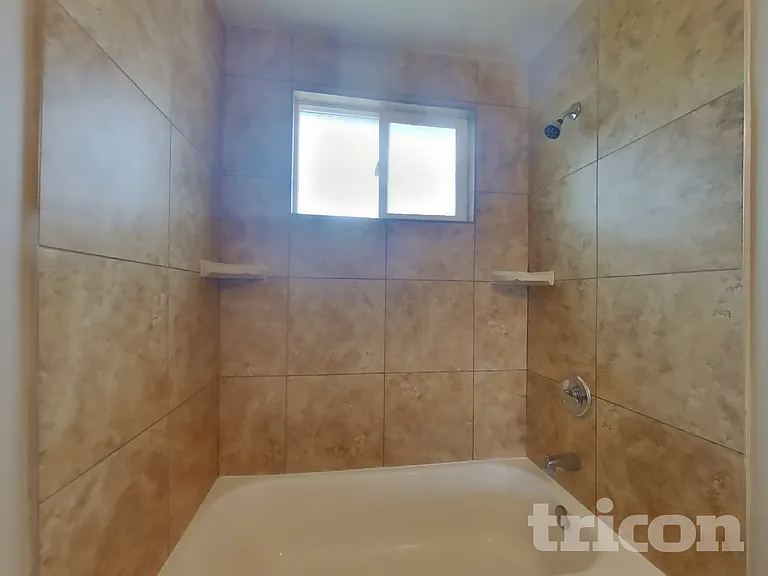 207 Roger St — Photo 10
