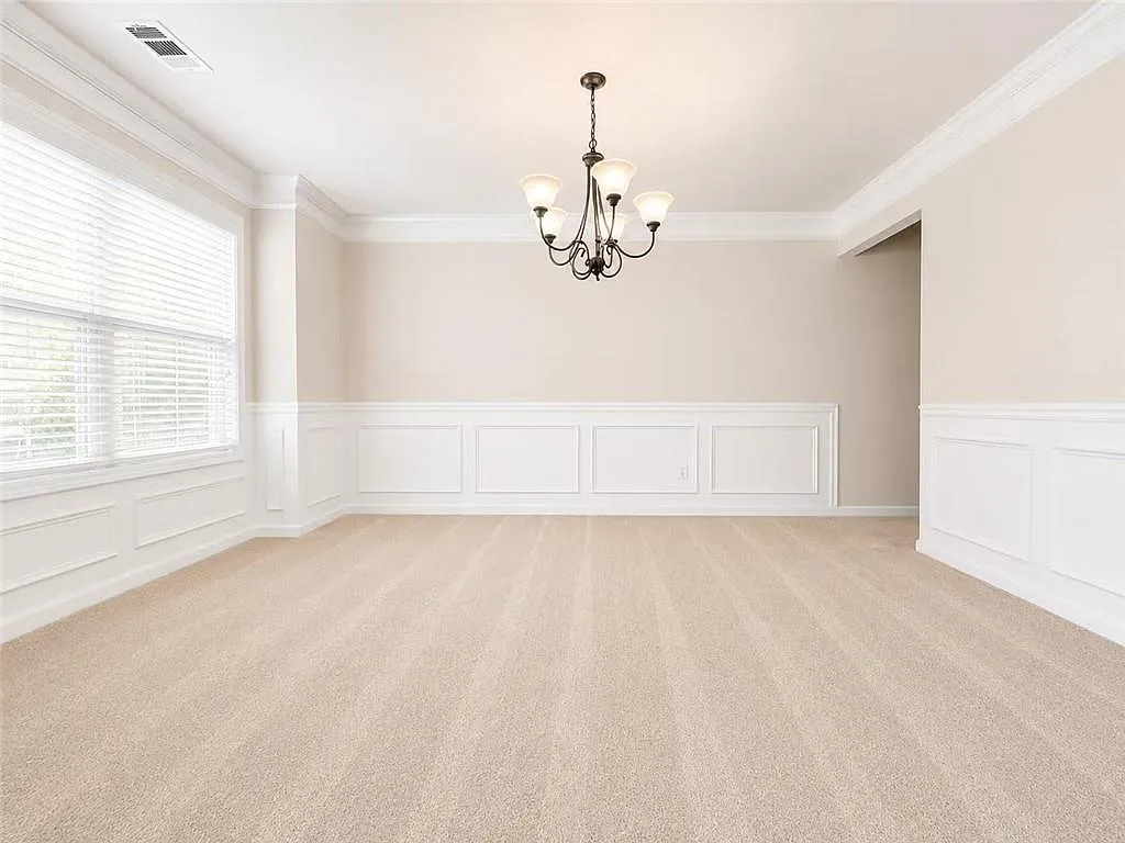 5 bed, 3.0 bath, 2847 sqft, $2,550 — Photo 3