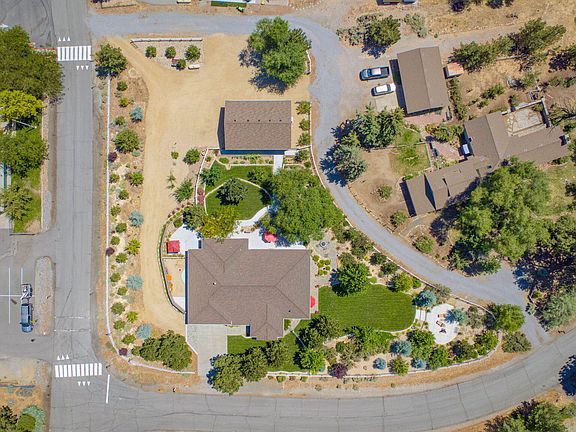 3rd image of 310 Kitts Way