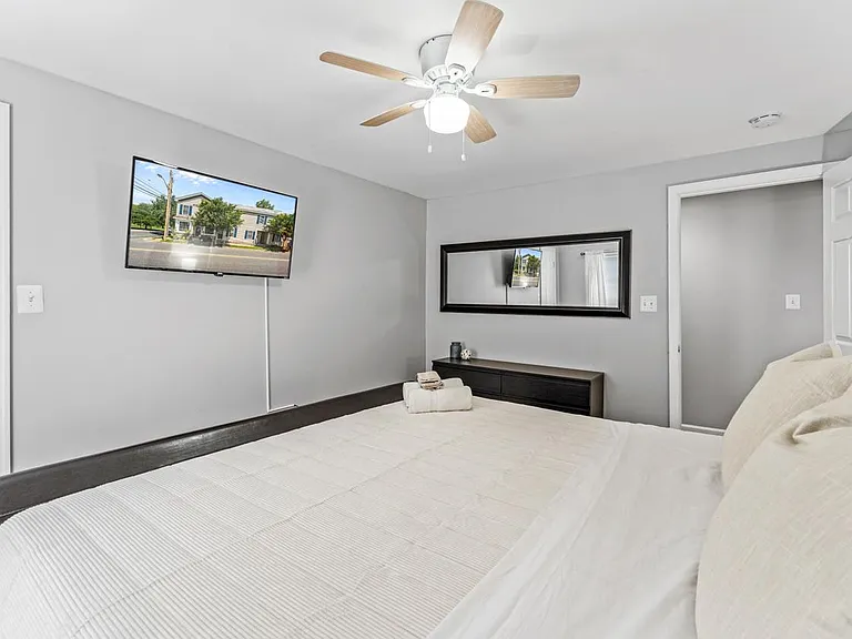 915 Lafayette Blvd #B — Photo 20