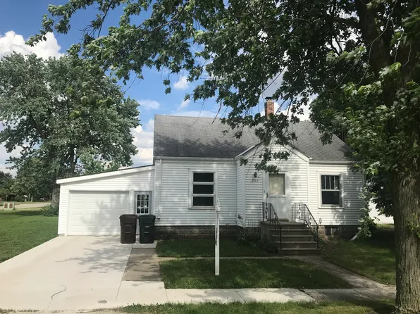 320 S Main St, Herscher, IL 60941