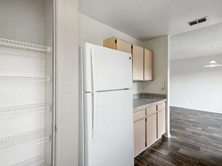 Pasco Woods Apartments — Photo 32