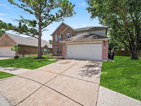 2nd image of 1805 Manor Cir