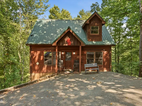 1605 Silver Poplar Ln, Sevierville, TN 37876
