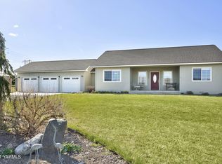 704 Firing Center Rd, Yakima, WA 98901