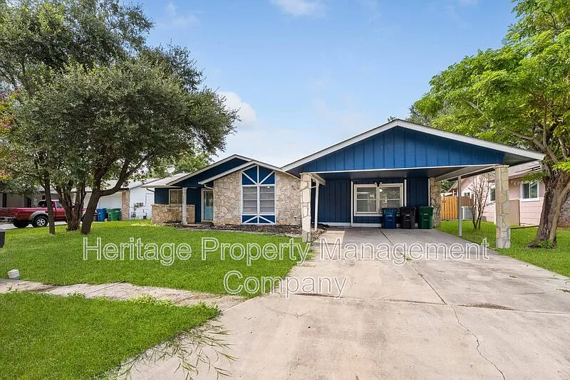 7422 Stonehouse Dr