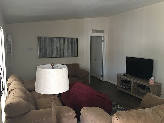 4th image of 3143 Lake Dr