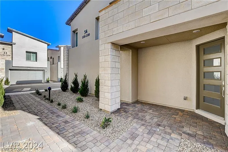 3 bed, 2.5 bath, 1640 sqft, $3,050 — Photo 2