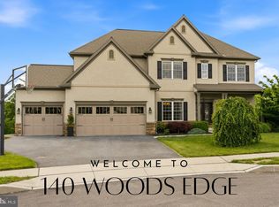 140 Woods Edge Dr, Hummelstown, PA 17036