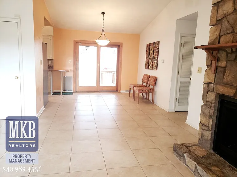 3123 Glenmont Dr — Photo 2