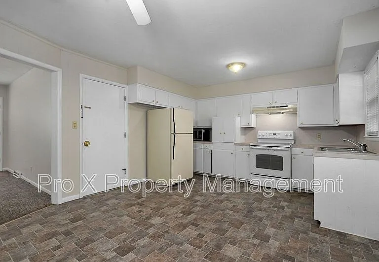 2111 S Ventura Ave — Photo 6