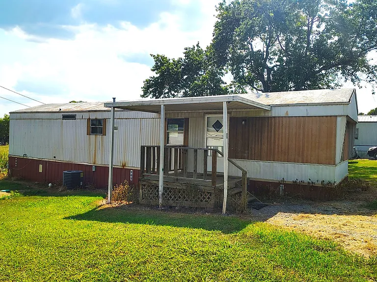 225 Community Dr #9 — Photo 2