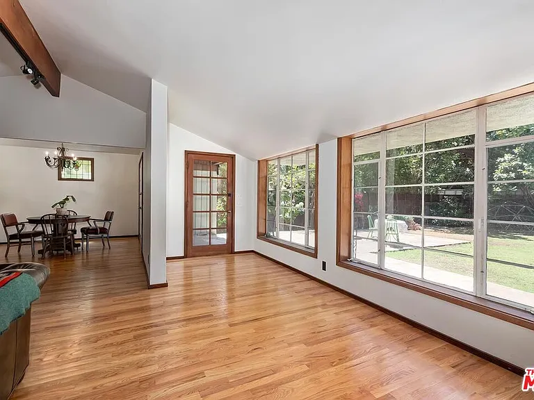 515 N Kenter Ave — Photo 5