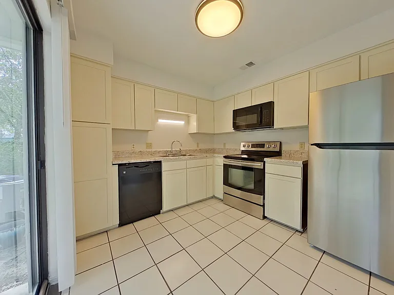 7-web-or-mls-5 Kitchen-2_02052026