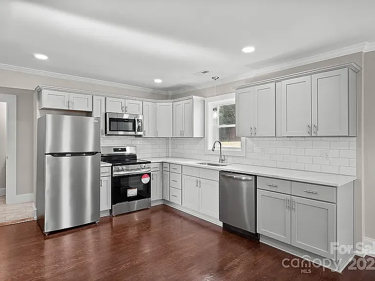1108 Lutz St SW — Photo 4