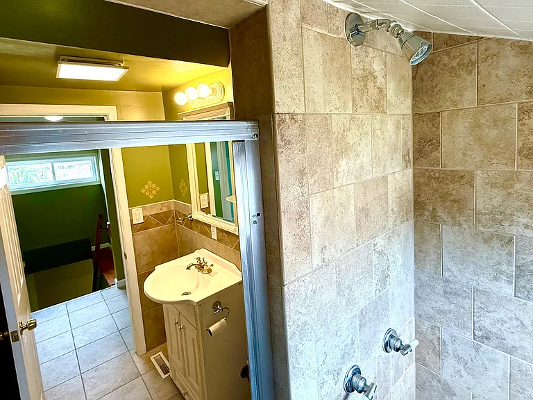 2223 Noble St #2 — Photo 22