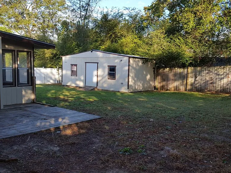 103 Karen Dr — Photo 2