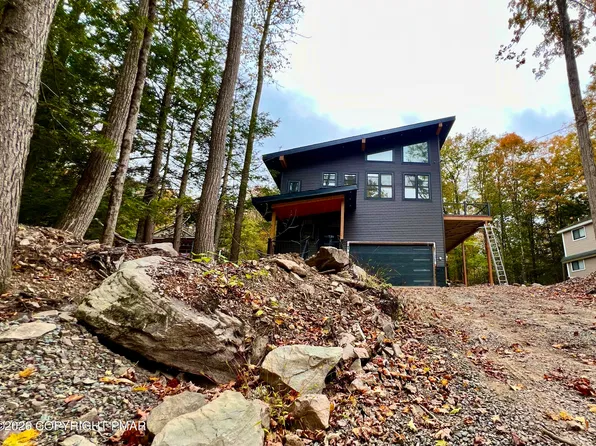 12 Dunhill Ct, Lake Ariel, PA 18436