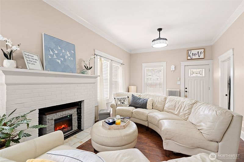 5th image of 305 W 6th Street