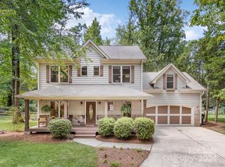6211 Sunset Cir, Charlotte, NC 28216