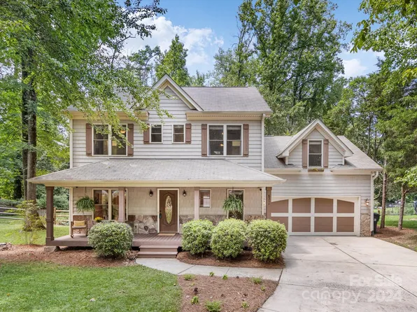 6211 Sunset Cir, Charlotte, NC 28216