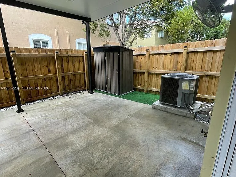1042 SE 23rd Ter — Photo 14