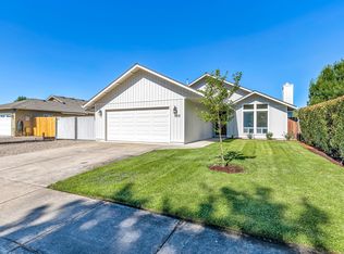 1119 Coachman Dr, Central Pt, OR 97502