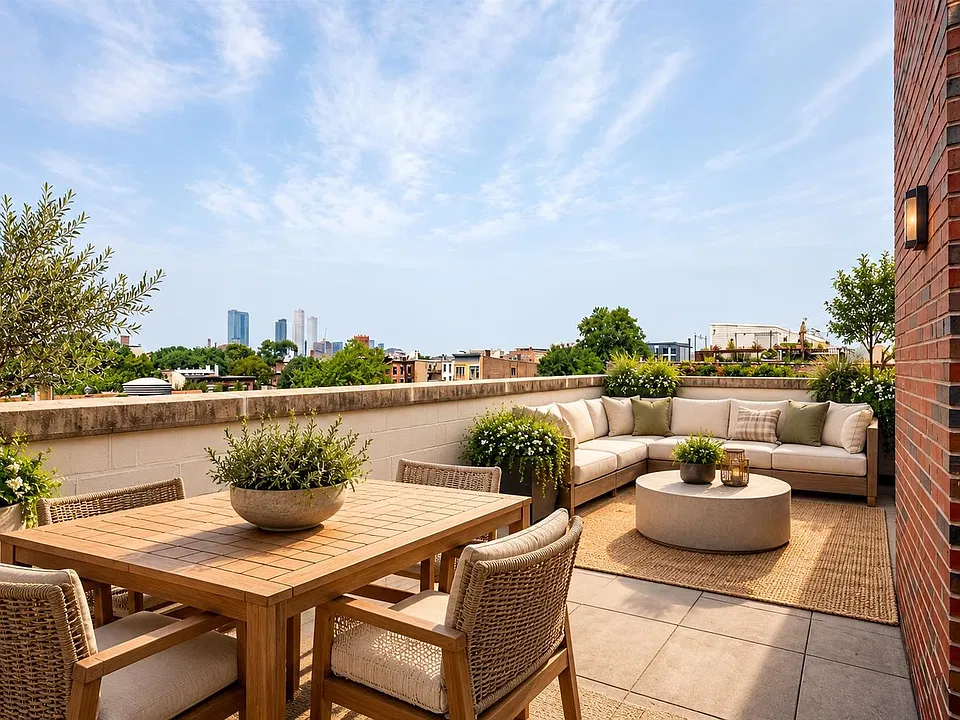 222 Montgomery St #5H