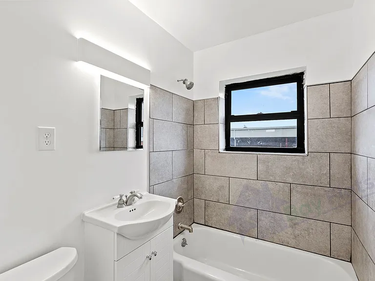 22645 Washington St #6 — Photo 10