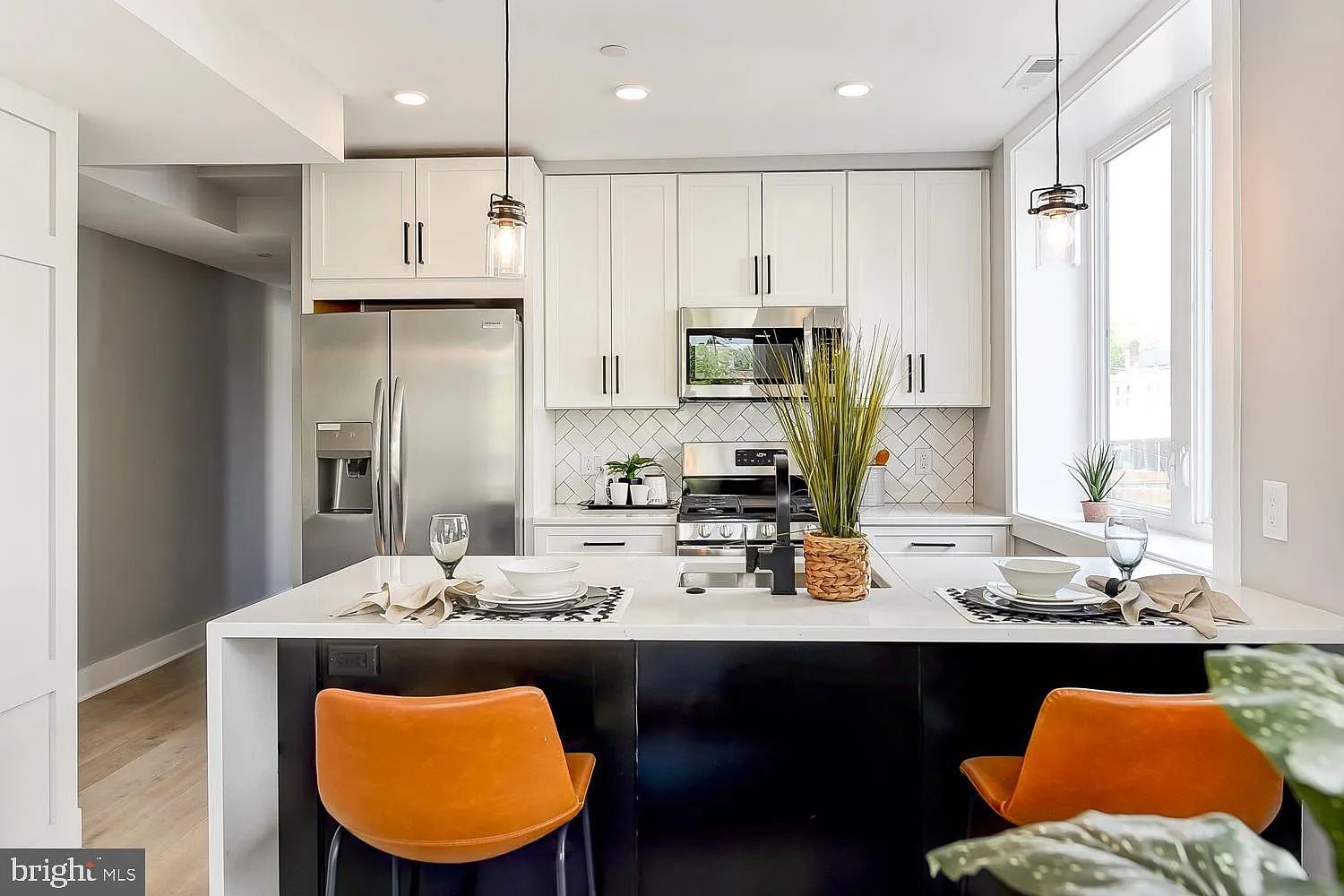 2 bed, 2.0 bath, 896 sqft, $2,400 — Photo 3