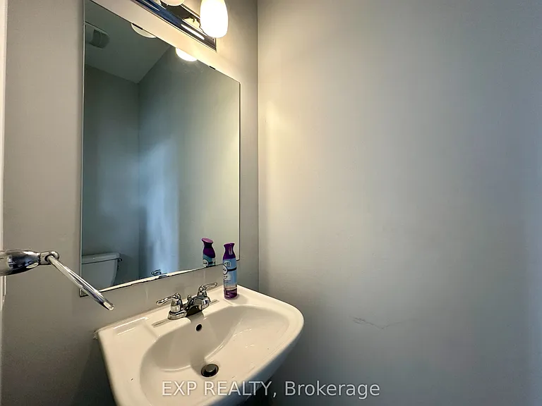 823 Regulus Rdg — Photo 9
